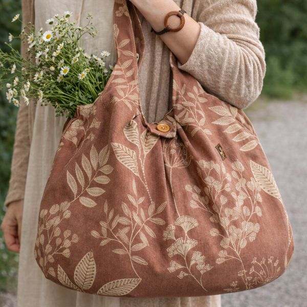 Co všechno se vejde do velké tašky přes rameno?