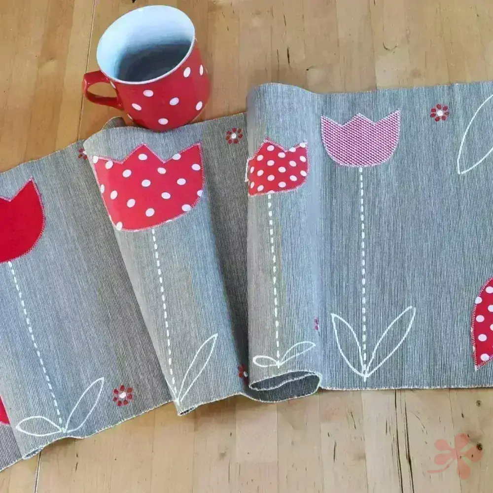 Béžový běhoun na stůl