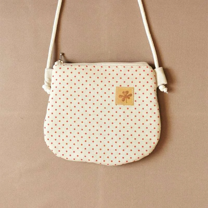 Crossbody taštička PUNTÍKY