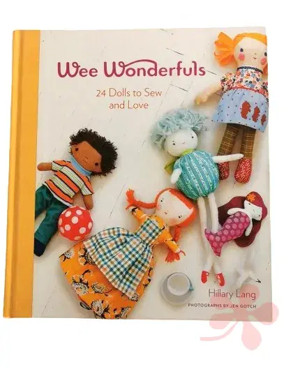 Wee Wonderfuls, Hillary Lang