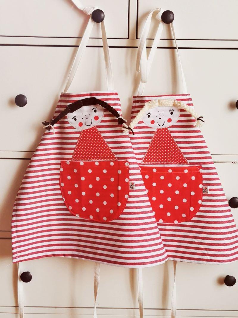 Zástěrka PANENKA-červený proužek