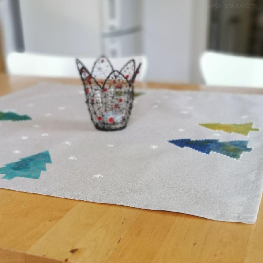 Vánoční středový ubrus STROMKY