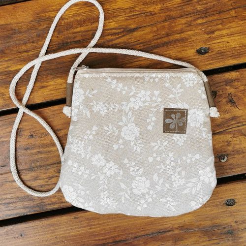 Crossbody taštička BÍLÉ KYTIČKY