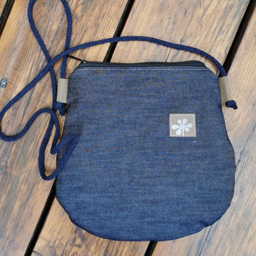 Crossbody taštička DŽÍNOVÁ