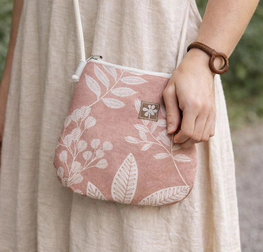  Crossbody taštička KYTIČKY