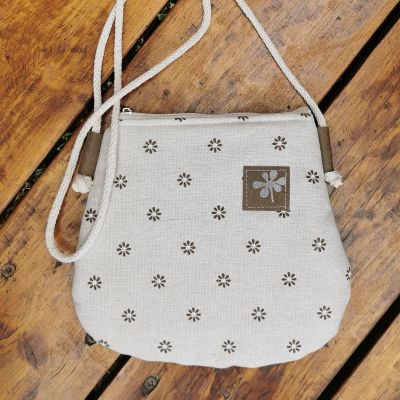 Crossbody taštička HNĚDÉ KYTIČKY