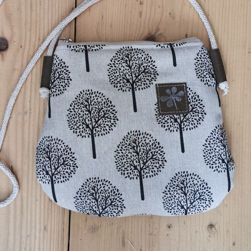  Crossbody taštička STROMY