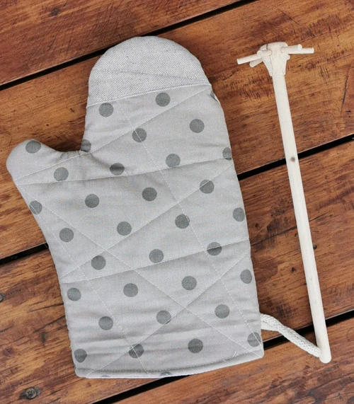 Chňapka s magnetem PUNTÍKY