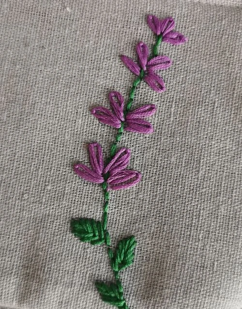Lněná kapsička s výšivkou -motiv LEVANDULE