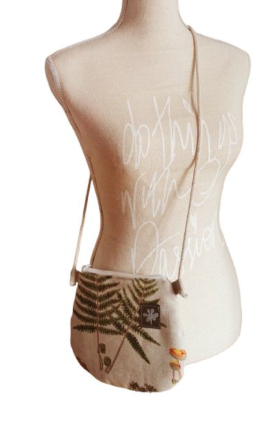  Crossbody taštička ŠÍPKY