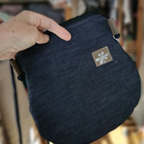 Crossbody taštička DŽÍNOVÁ