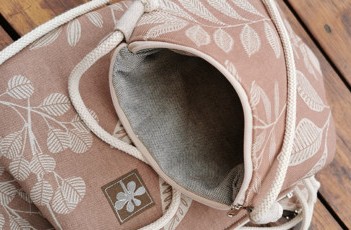  Crossbody taštička KYTIČKY