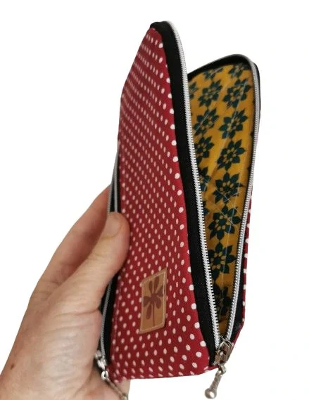 Pouzdro na telefon PUNTÍČKY