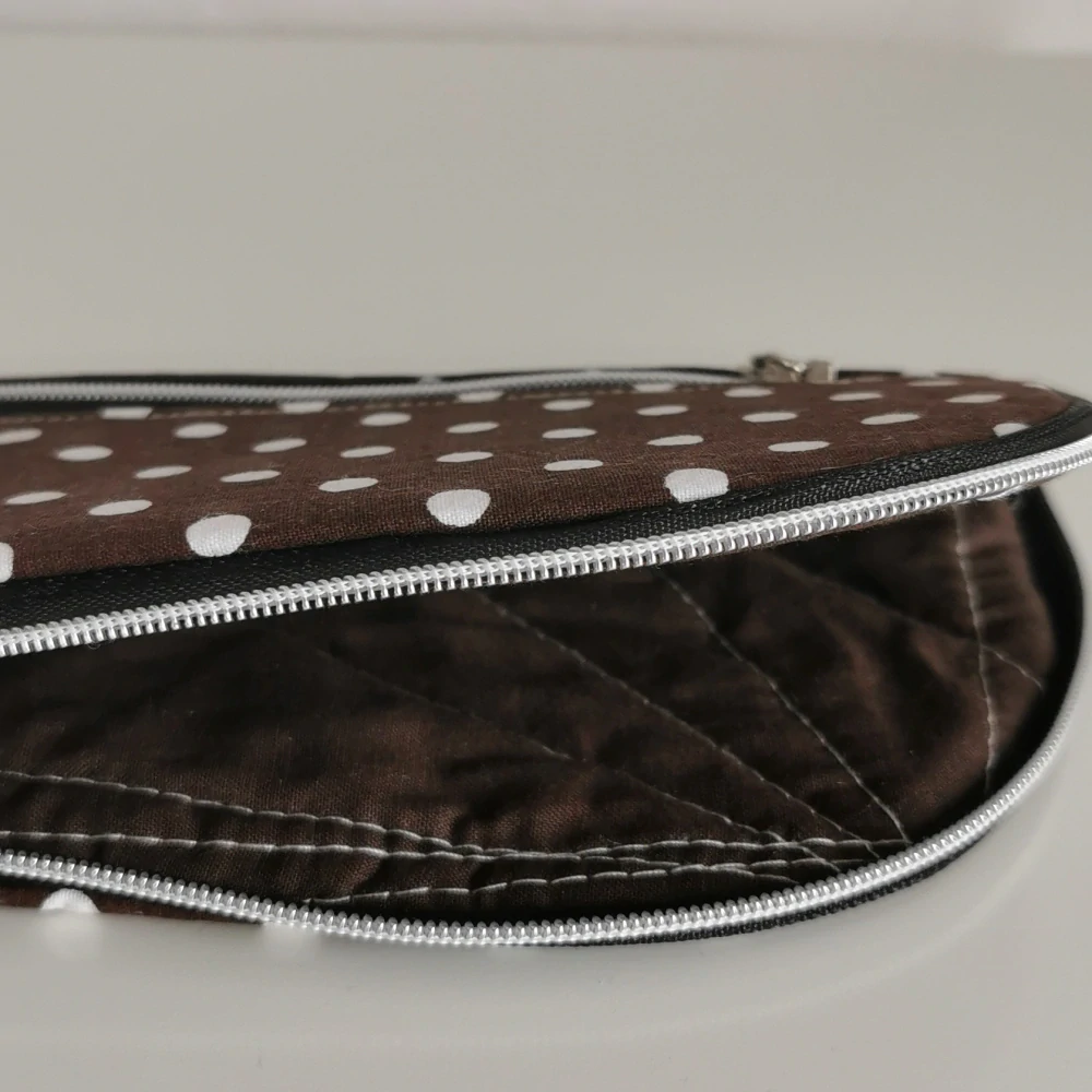 Pouzdro na telefon PUNTÍKY