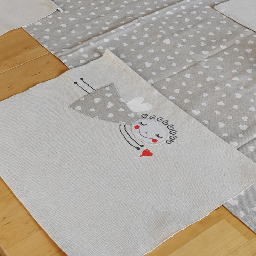 Běhoun a prostírání ANDĚLÍČCI č.4