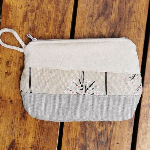 Taštička větší LÍSTEČKY SEŠÍVANÁ