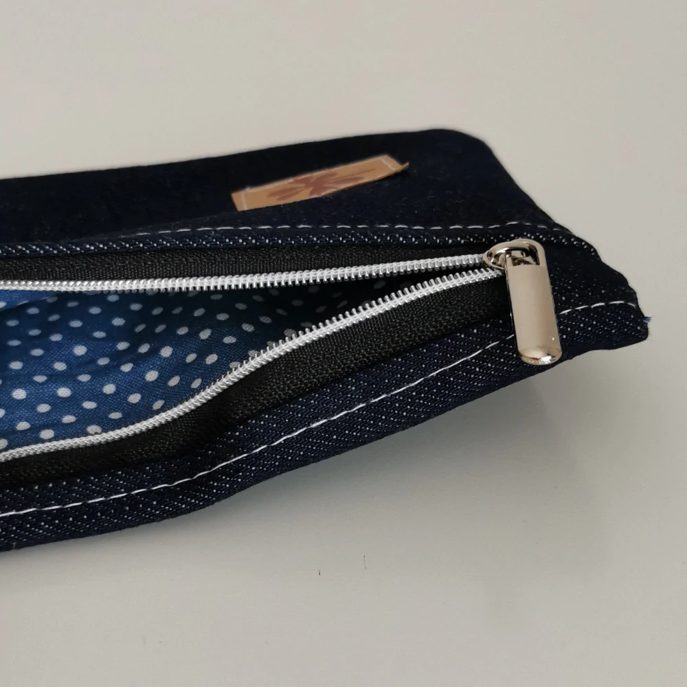 Pouzdro na telefon DŽÍNOVÉ