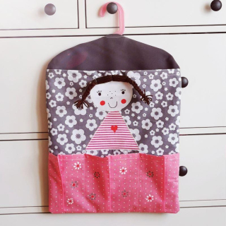 Pytel,kapsář růžový PANENKA TMAVOVLÁSKA 