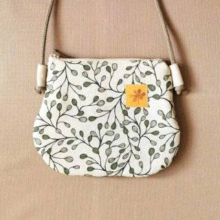 Crossbody taštička LÍSTEČKY