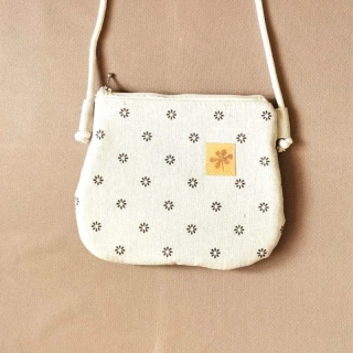 Crossbody taštička HNĚDÉ KYTIČKY
