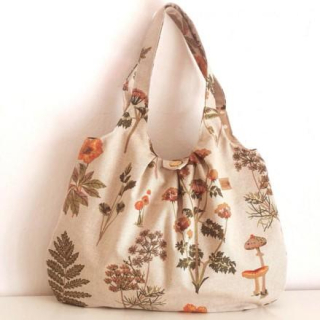 Velká taška NA PASECE