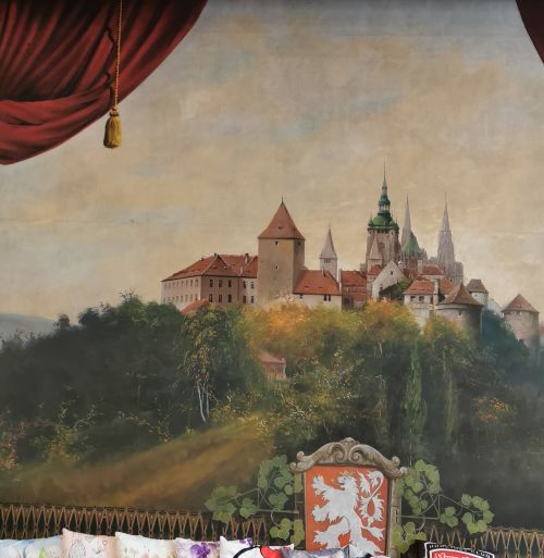 Roprachtice-opona v sokolovně